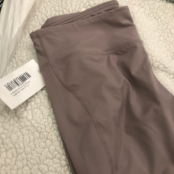 NEW! Pink Lily light plum crop leggings, L - Picture 2 of 5